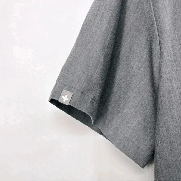 FIGS Men’s Graphite Gray Scrub Pullover Shirt Top 1 Pocket Large Short Sleeves - Picture 3 of 13